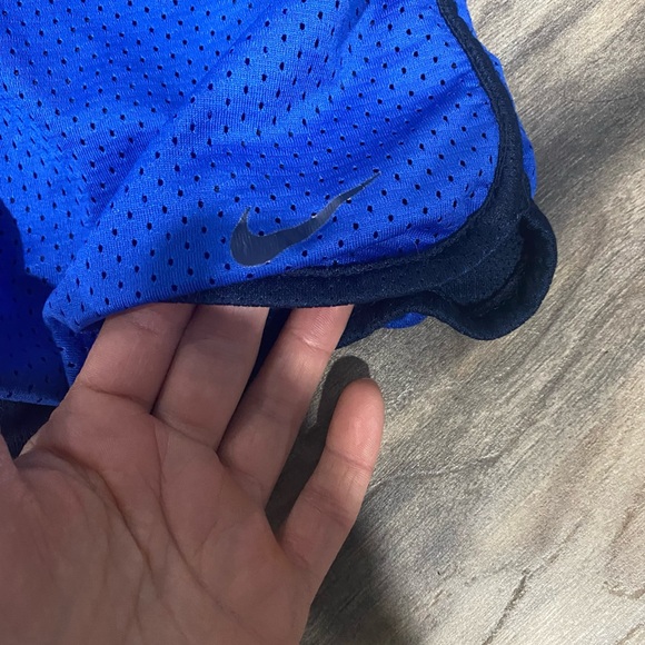 NIKE || Shorts - Picture 2 of 2